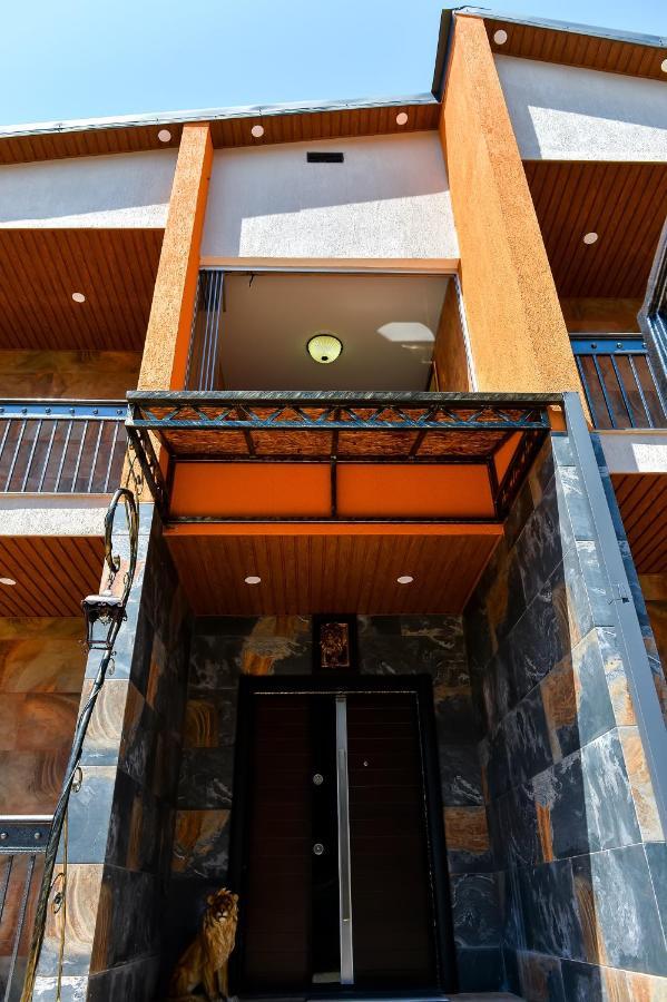 Lions Apartment Уреки Экстерьер фото